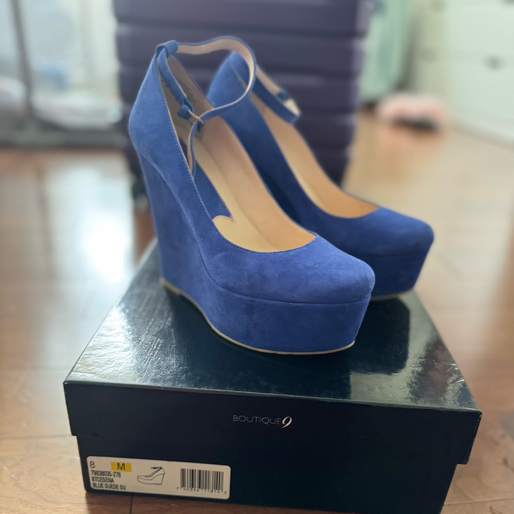 Boutique 9 blue suede platform shoes